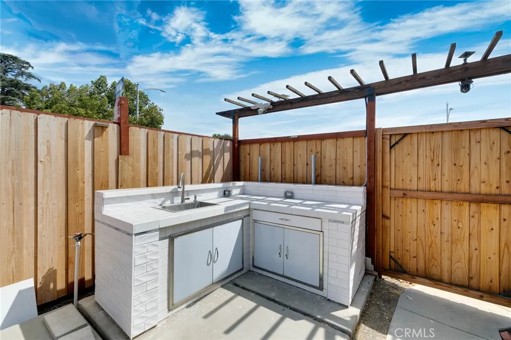 175 N San Gabriel Avenue