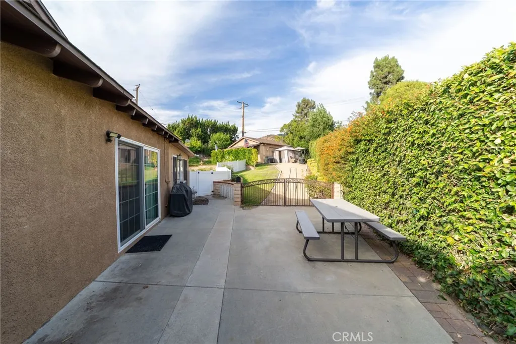 618 Thornhurst Avenue