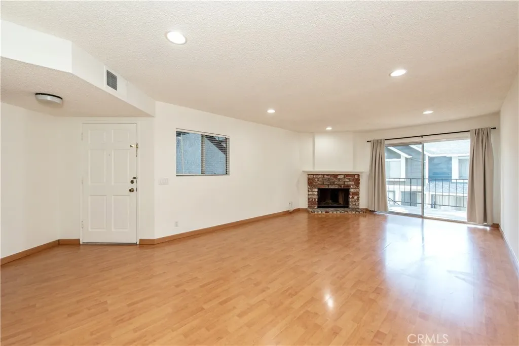 1704 Bridgeport