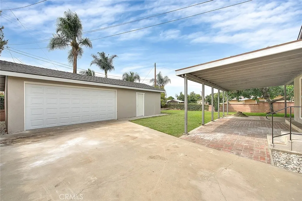 1208 E Mountain View Avenue