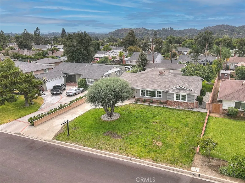 1208 E Mountain View Avenue