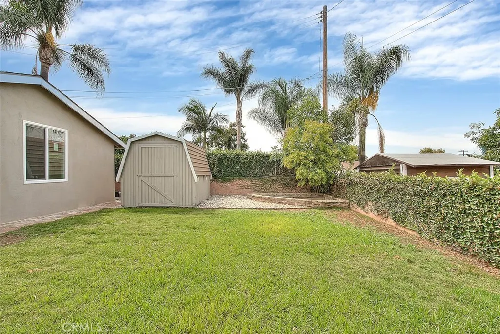 1208 E Mountain View Avenue