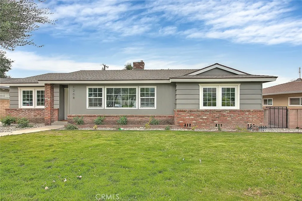 1208 E Mountain View Avenue