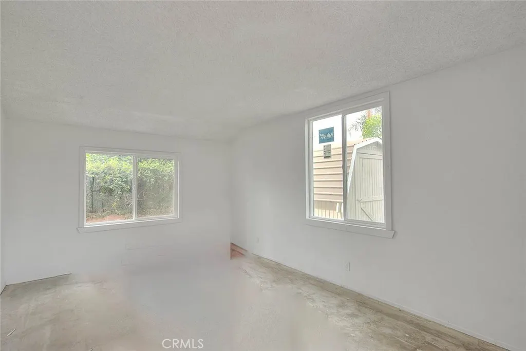 1208 E Mountain View Avenue