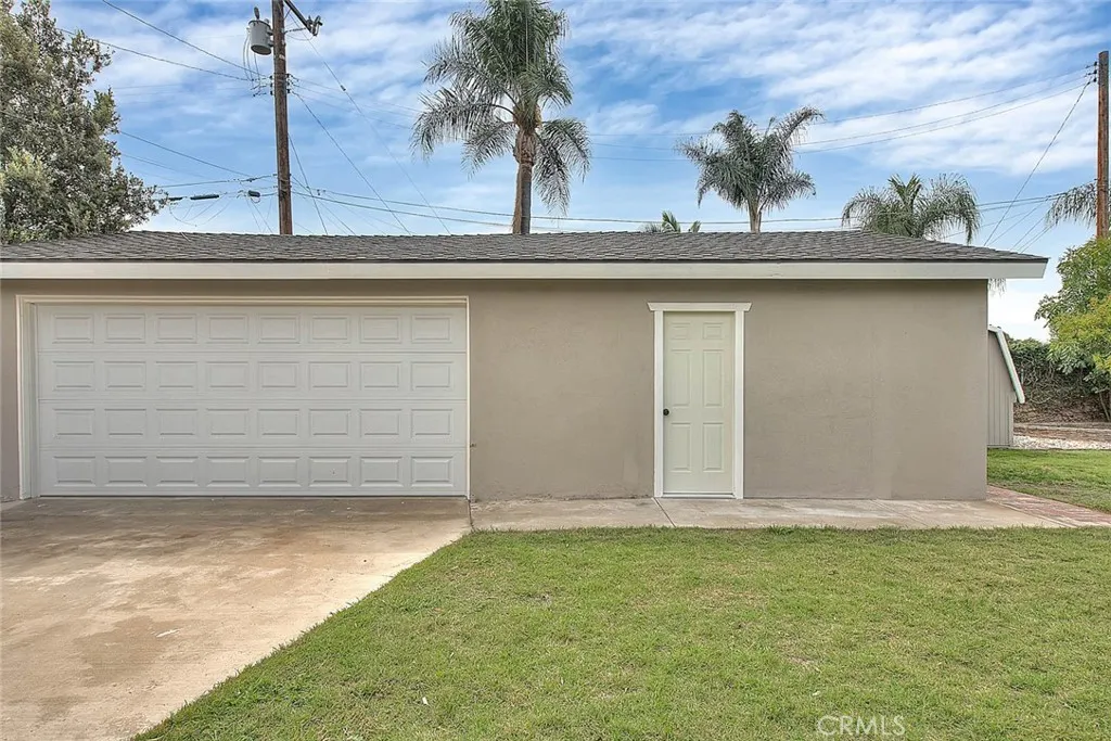 1208 E Mountain View Avenue