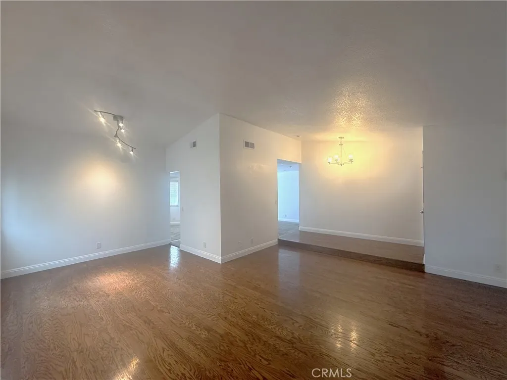 977 Wellington Road