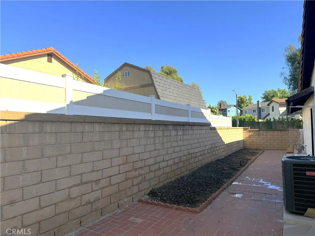 977 Wellington Road