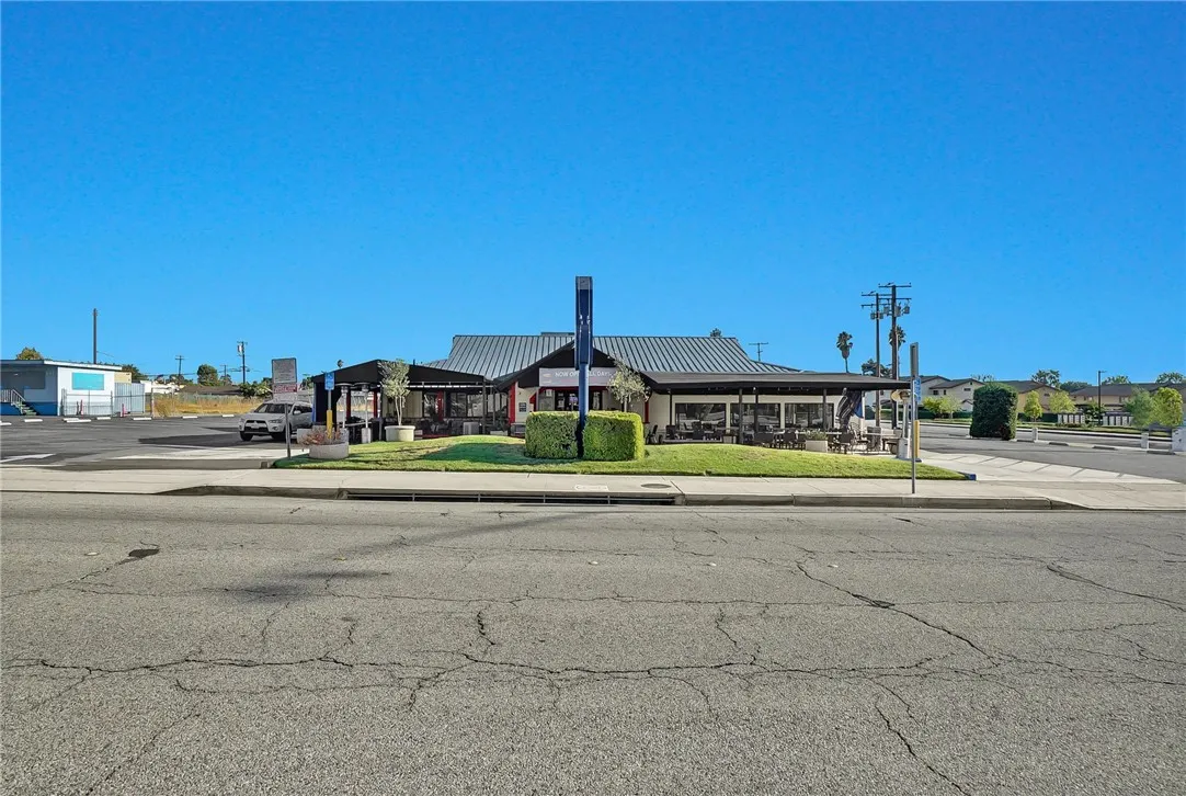 640 W Route 66