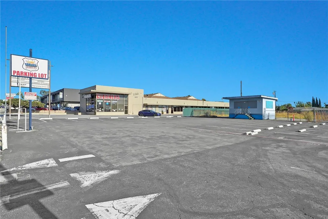 640 W Route 66