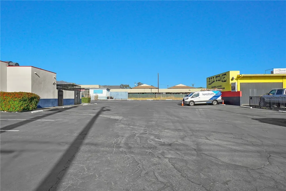 640 W Route 66