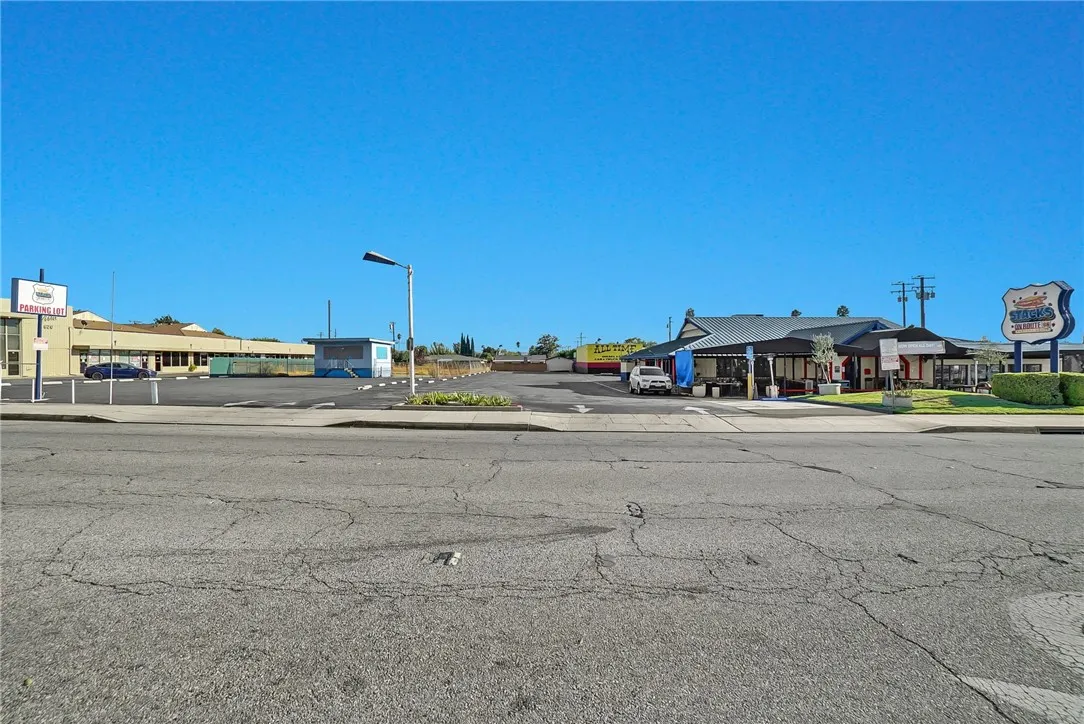 640 W Route 66