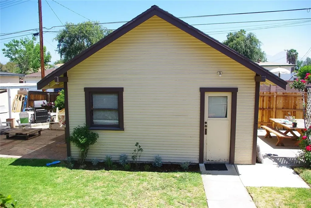 185 E La Verne Ave