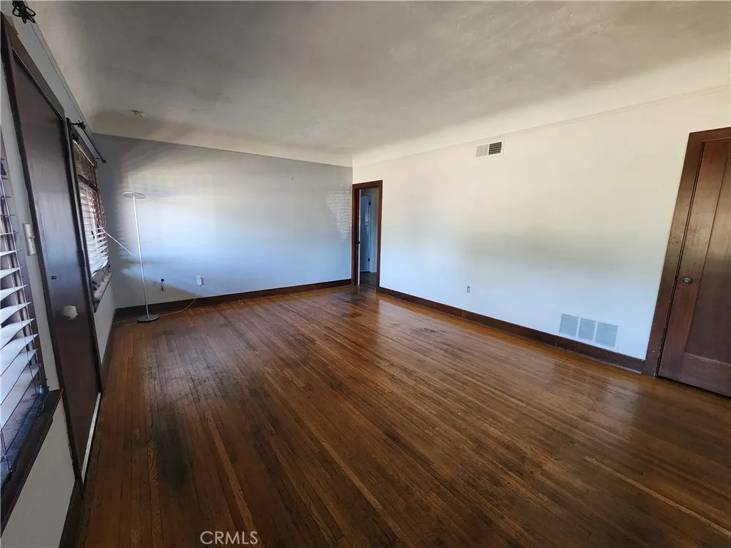 185 E La Verne Ave