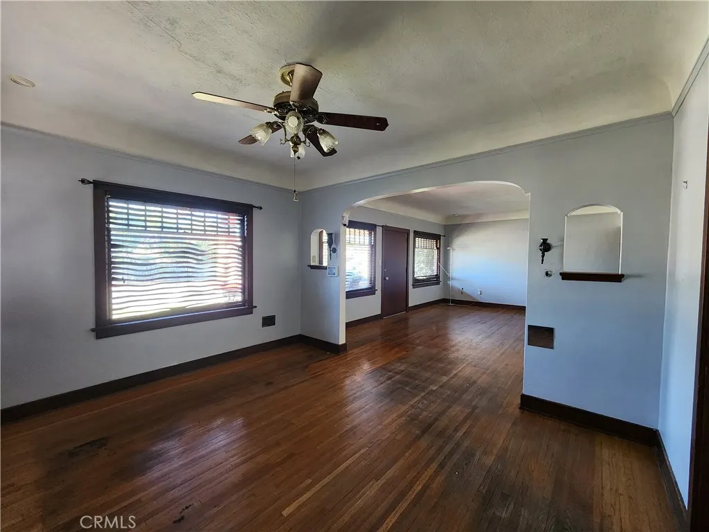 185 E La Verne Ave