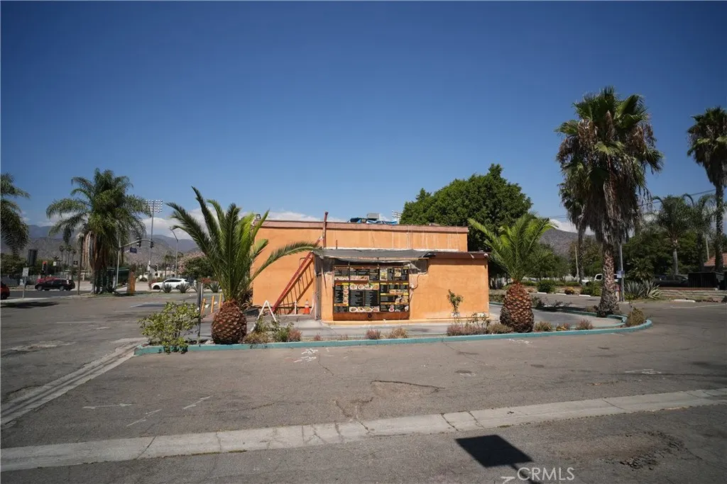 600 E Foothill Boulevard
