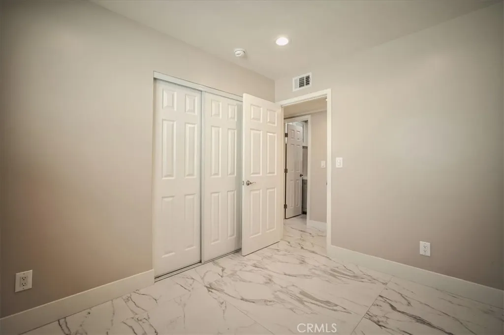 5718 N Galanto