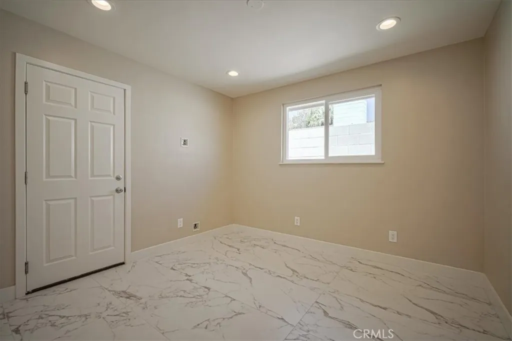 5718 N Galanto