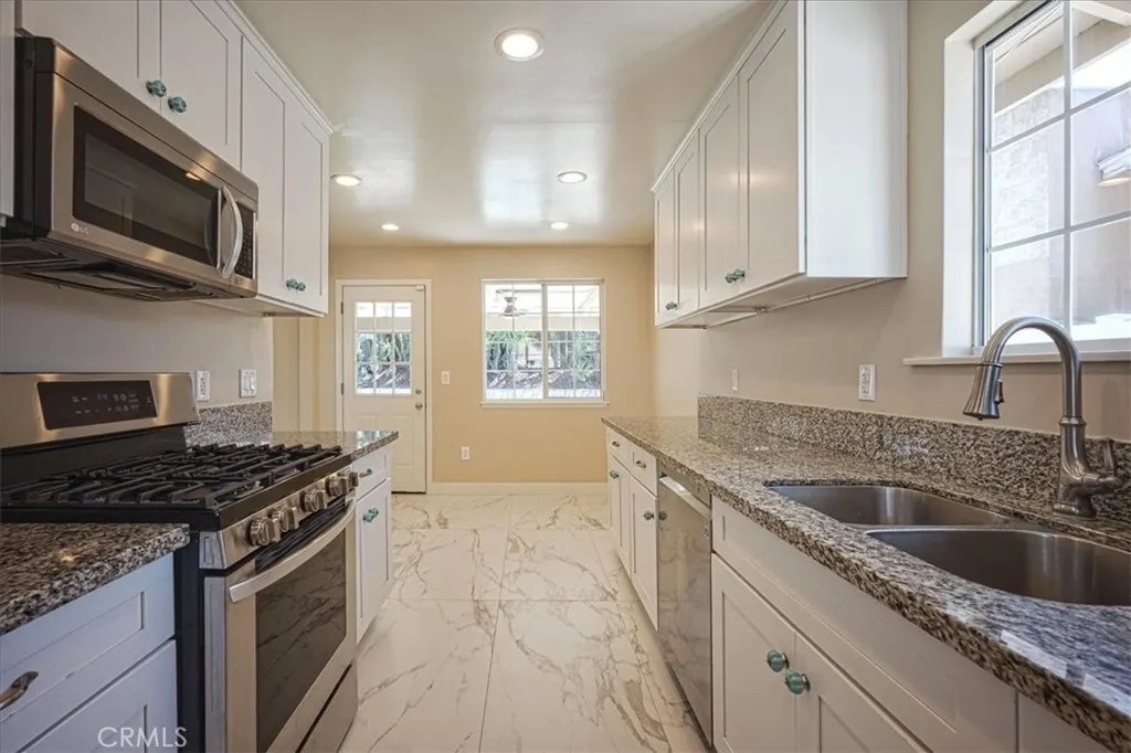 5718 N Galanto