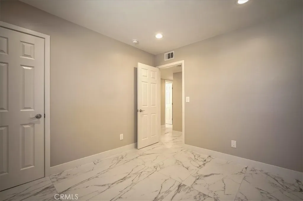 5718 N Galanto