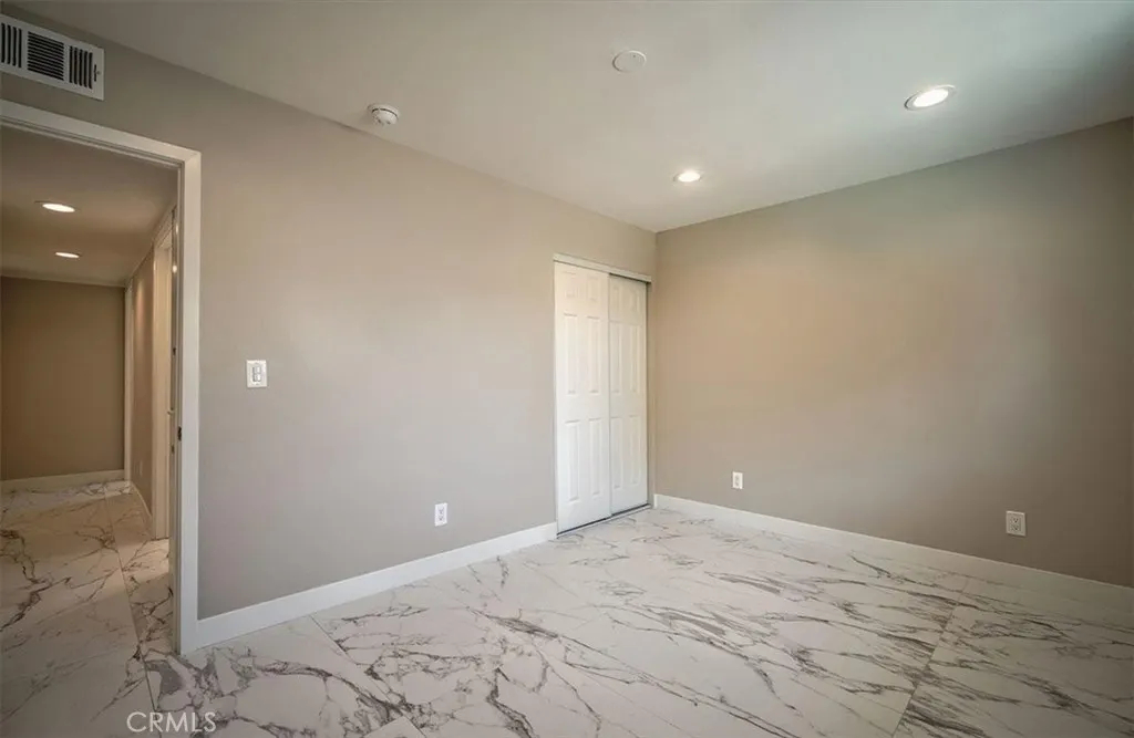 5718 N Galanto