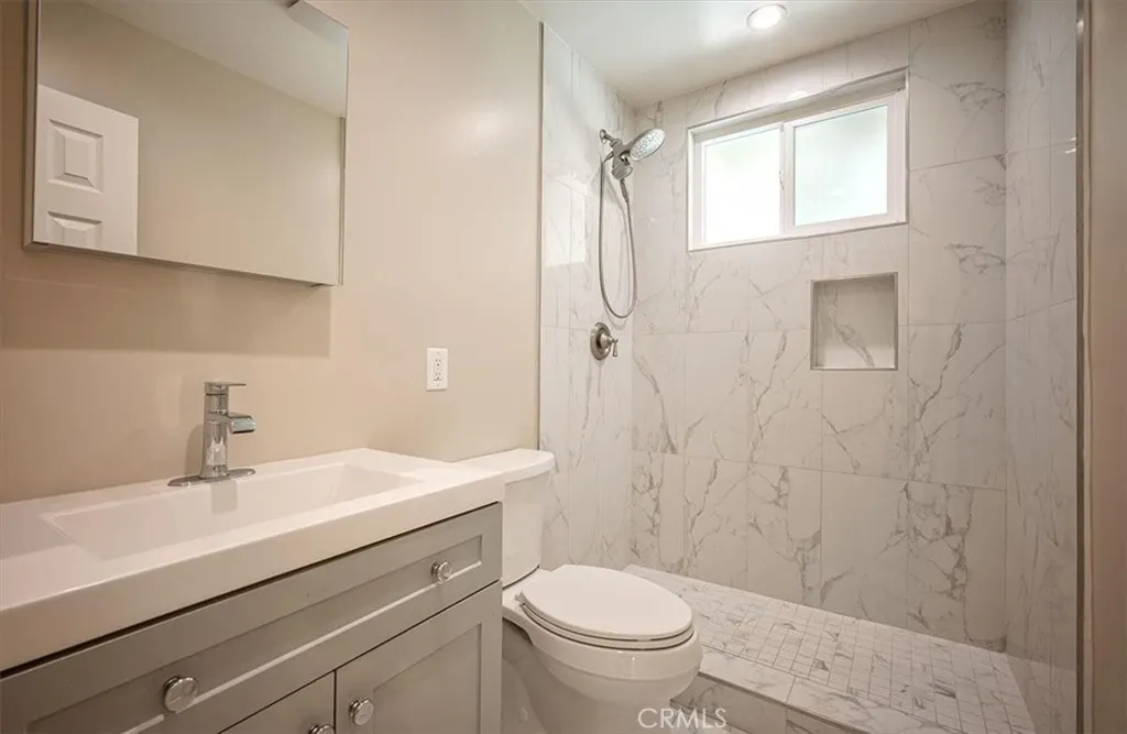 5718 N Galanto