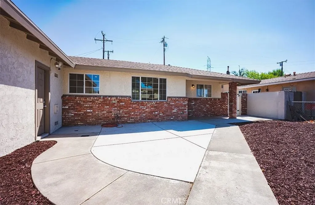 5718 N Galanto