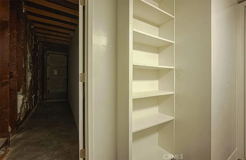 5718 N Galanto