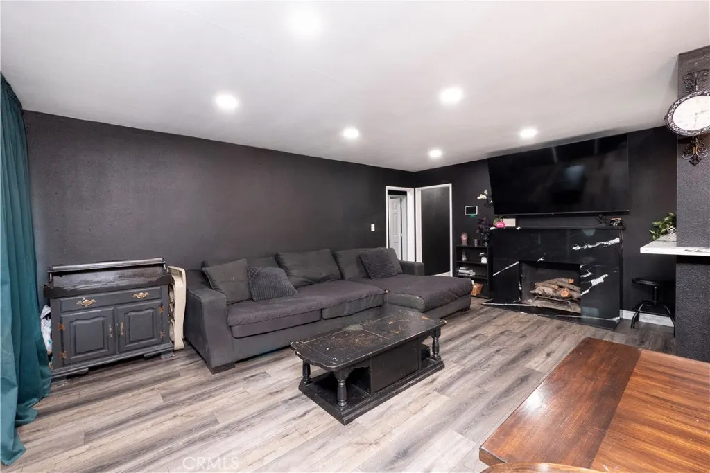 1630 N SAN ANTONIO