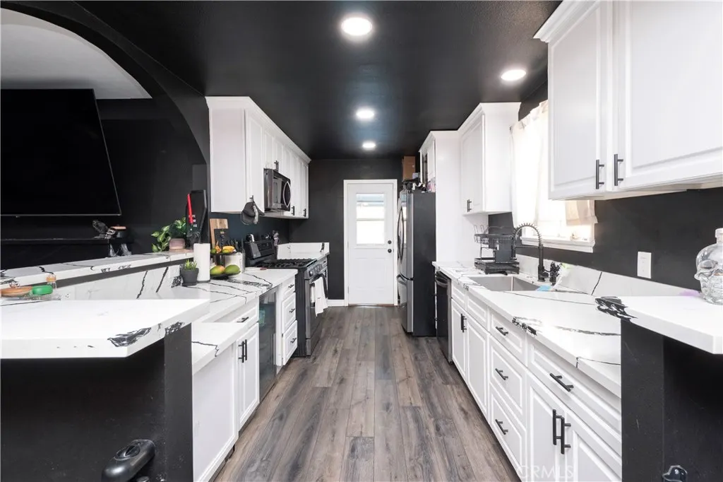 1630 N SAN ANTONIO