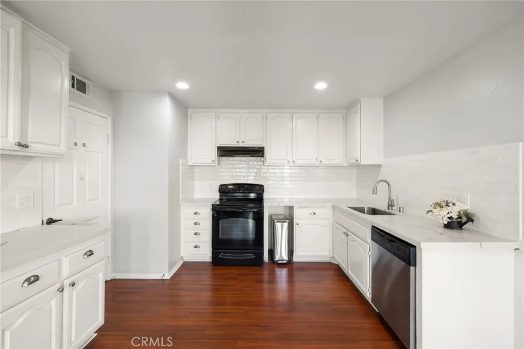 1053 Lakeview