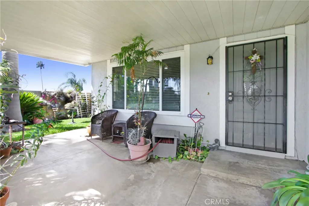 1546 E Redwood Avenue