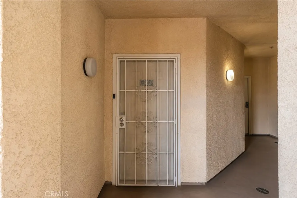 130 S Barranca St,, #302