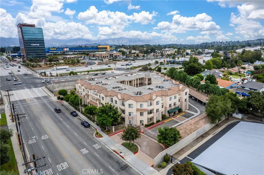 130 S Barranca St,, #302