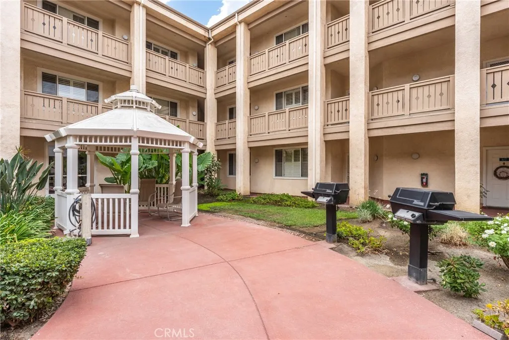 130 S Barranca St,, #302