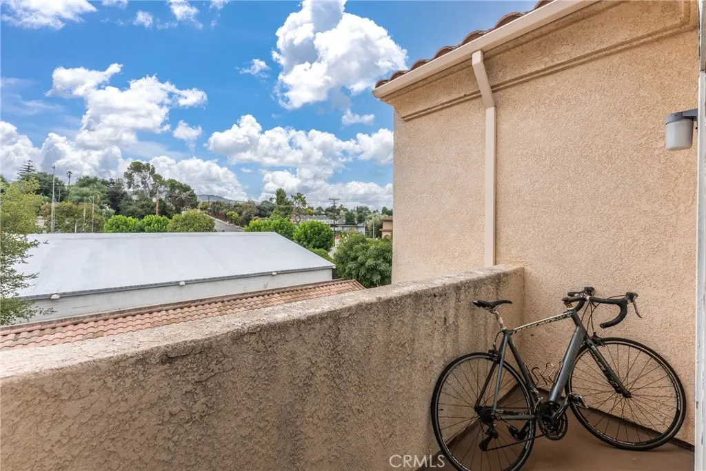 130 S Barranca St,, #302