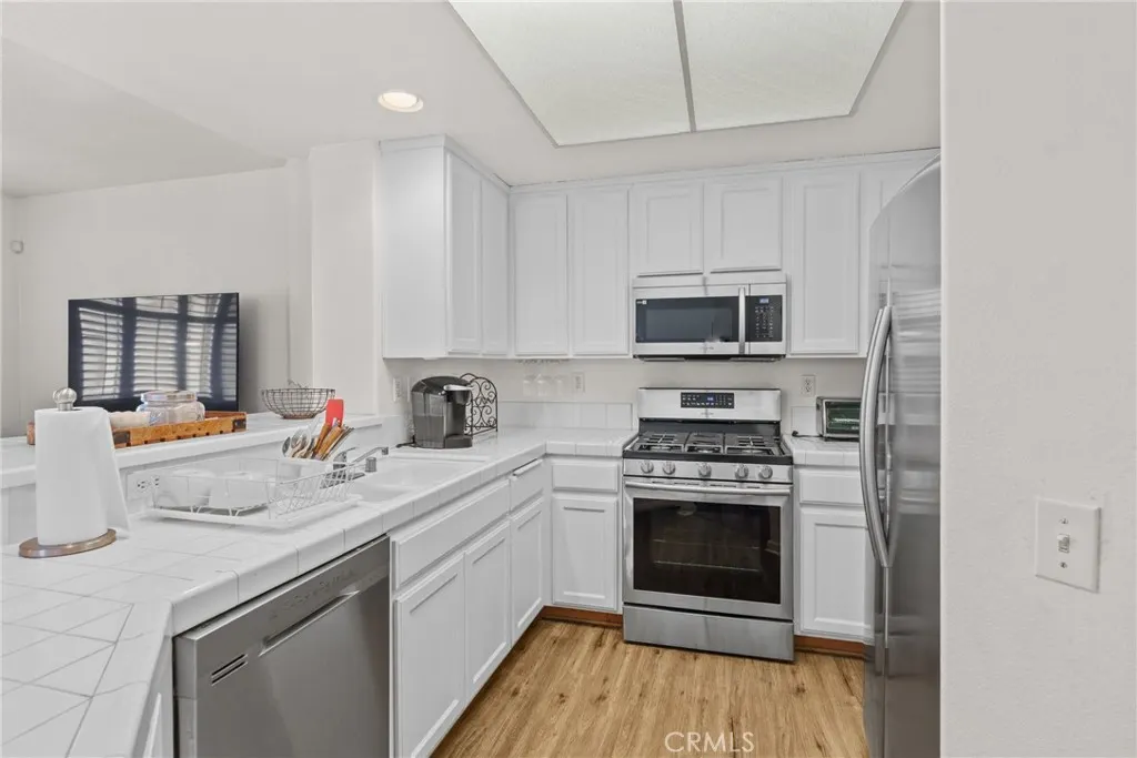 130 S Barranca St,, #302