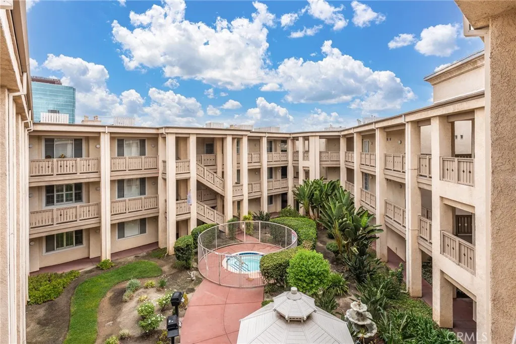 130 S Barranca St,, #302