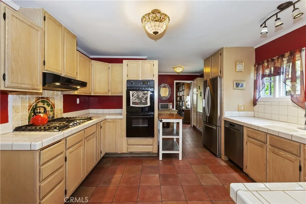 125 E H Street