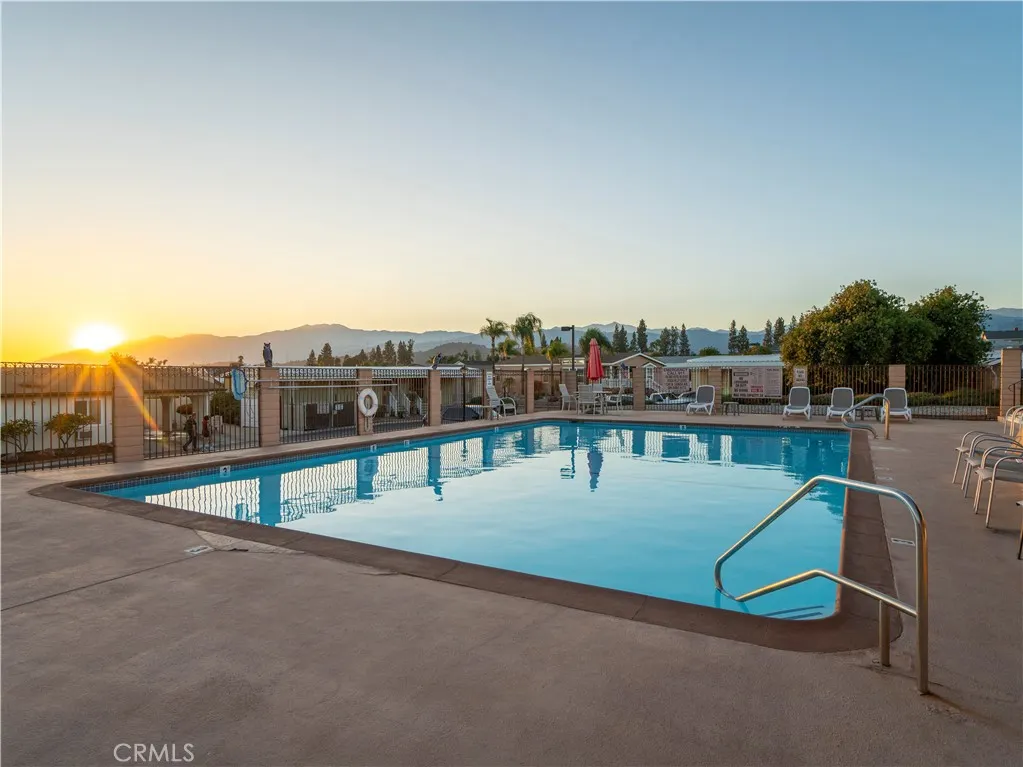1245 W Cienega Avenue, #183
