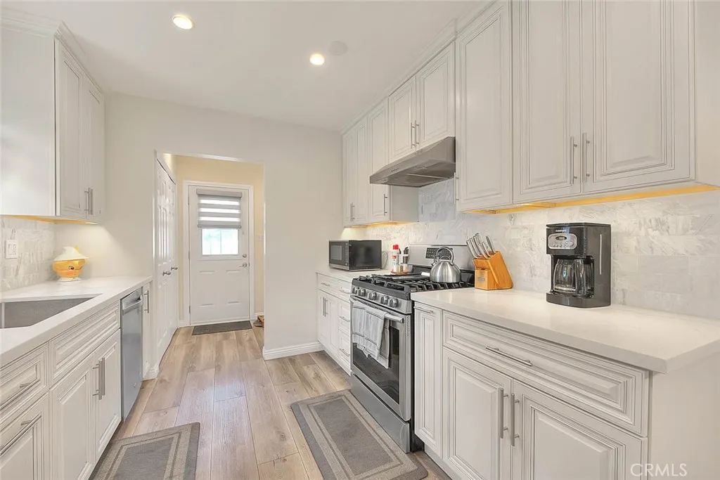 1337 E Larkwood