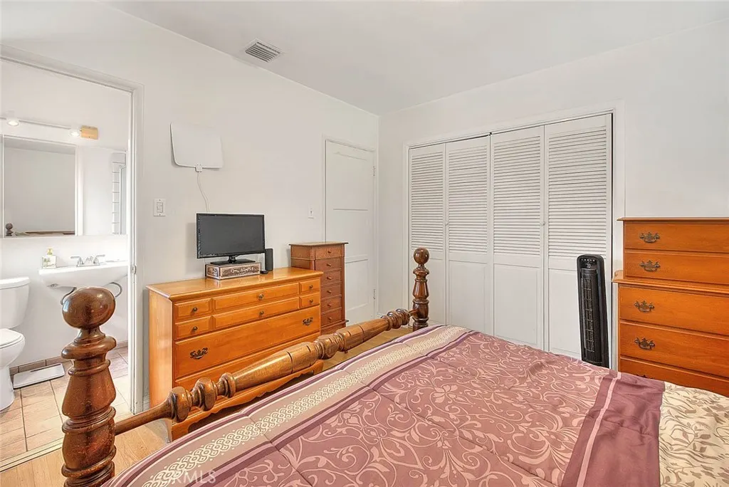 1337 E Larkwood