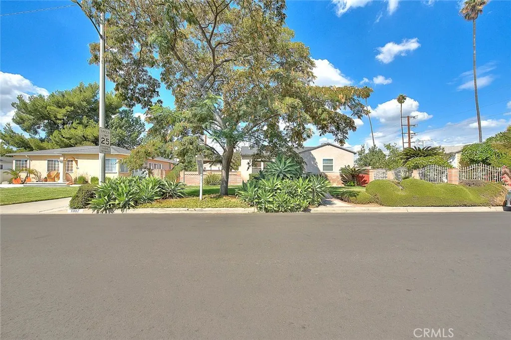1337 E Larkwood