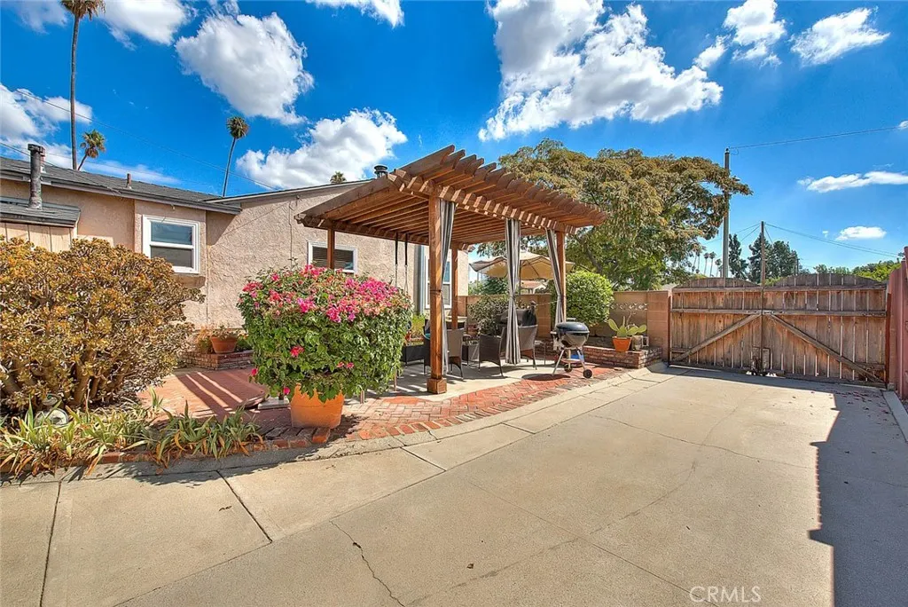 1337 E Larkwood