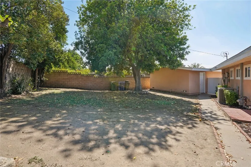 6138 N Traymore