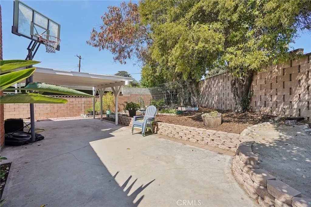 6138 N Traymore