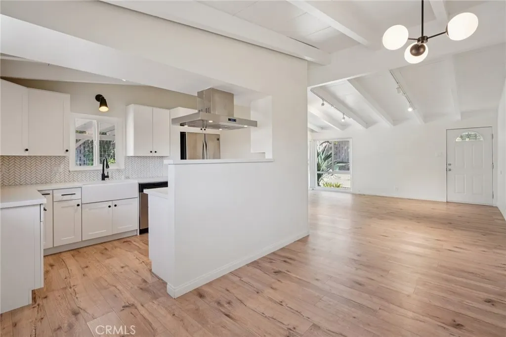 6138 N Traymore