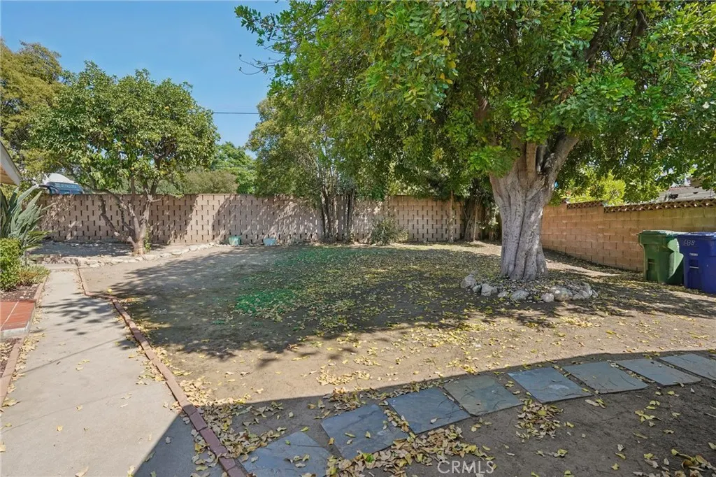 6138 N Traymore