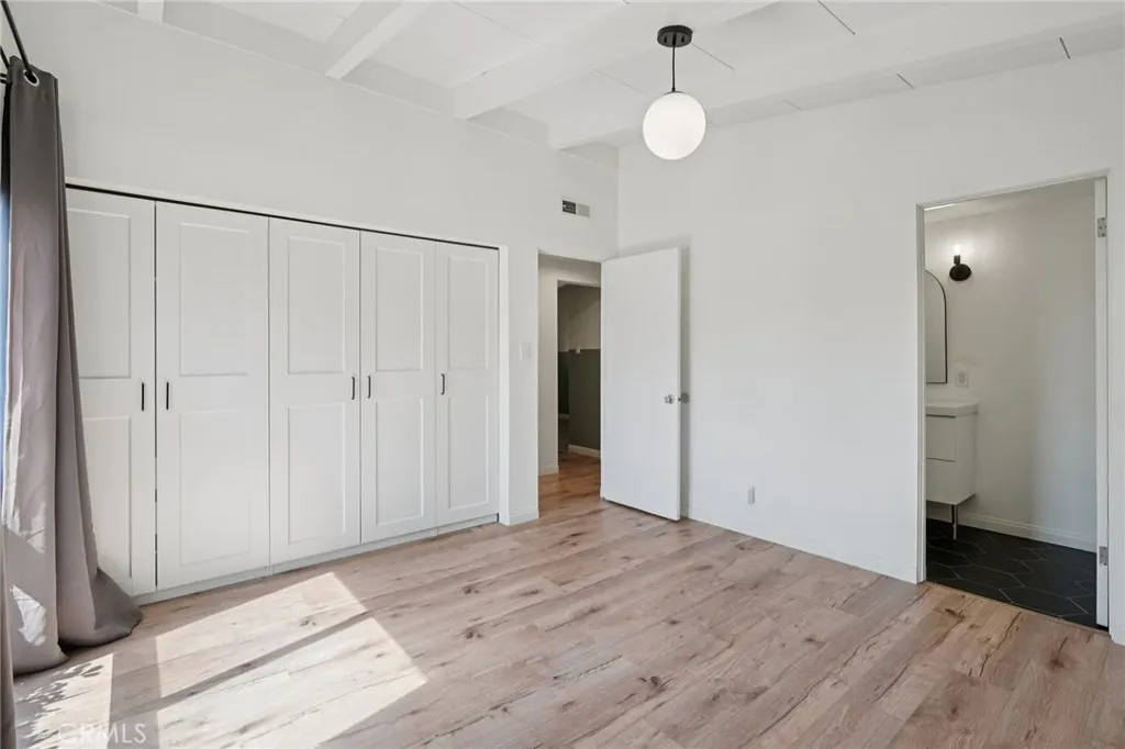 6138 N Traymore