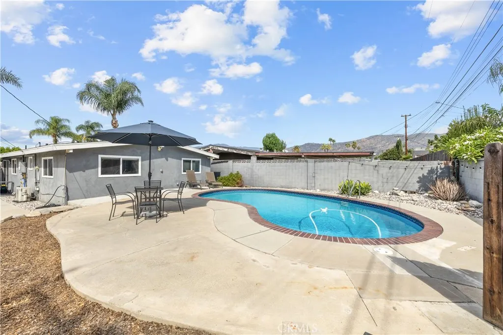 950 Forestdale