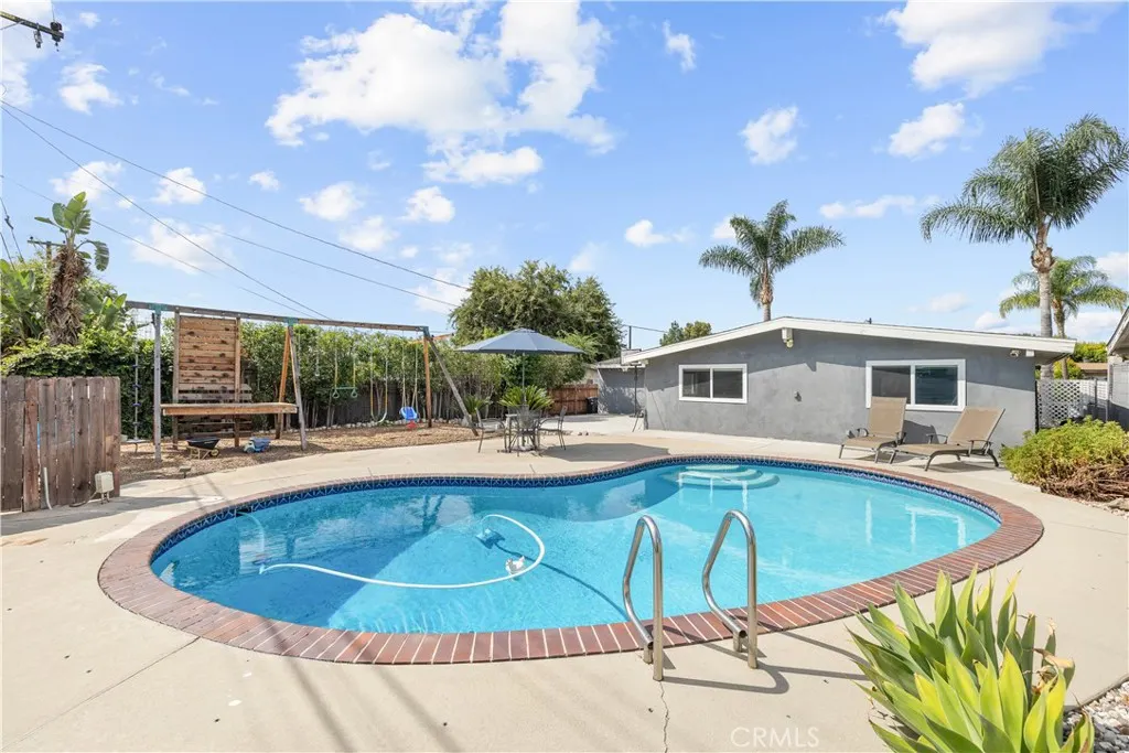950 Forestdale